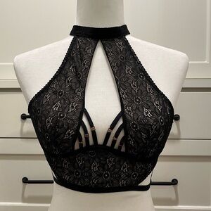 Victoria’s Secret Fancy Black Lace Halter To Bra with Strap Accents Medium